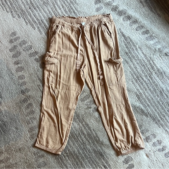 Aerie Women's Tan Cargo Pants - Picture 3 of 3